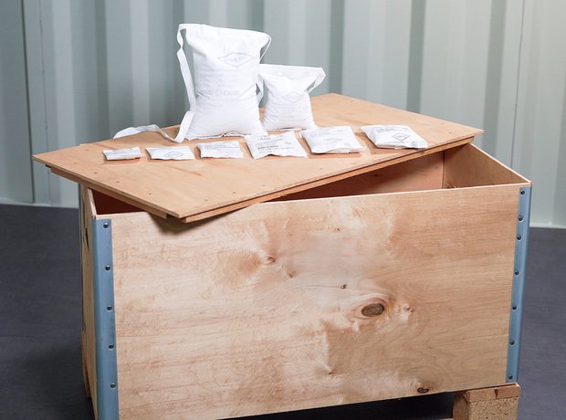 Excor desiccant on a plywood crate Excor Baleso desiccant on an export plywood crate